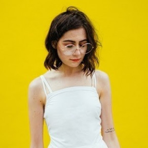 Автор - Dodie Clark